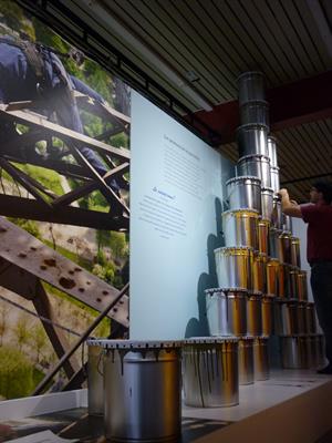 la tour eiffel en pots de peinture